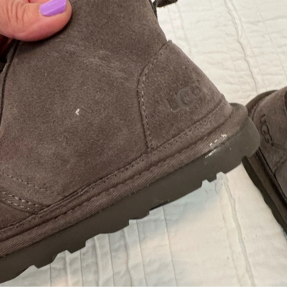 UGG gray lace